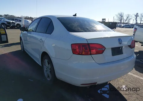 2011 Volkswagen Jetta 2.0L Tdi z USA, uszkodzony, nr VIN 3VWLL7AJ0BM118020